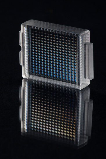 Transparent grid-pattern optical component — reference image